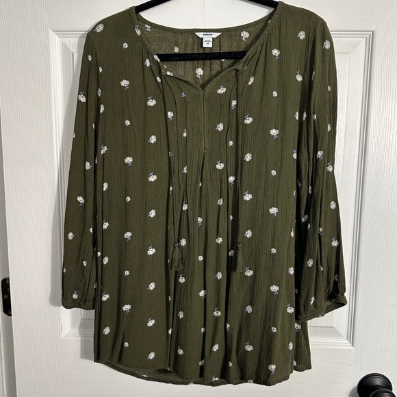 Sonoma green/white floral tunic, Med., v-neck, flowy, casual, fall, transitional - Picture 1 of 9